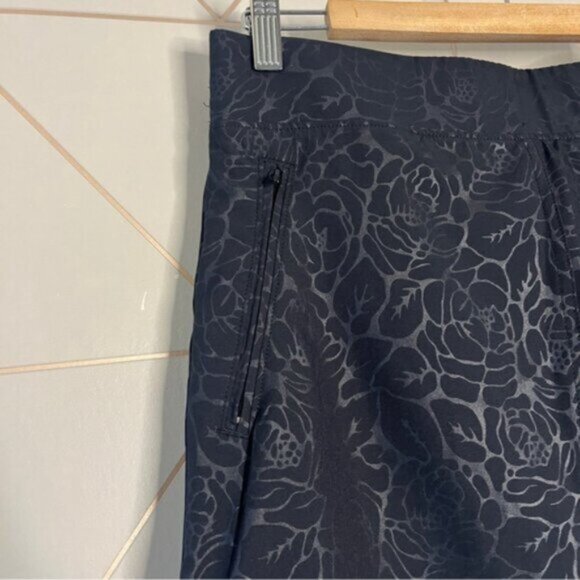 Orvis Embossed Pull On Skort - Picture 5 of 10